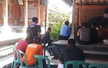 Keluarga kesurupan saat jasad penari Rangda Girah akan diautopsi