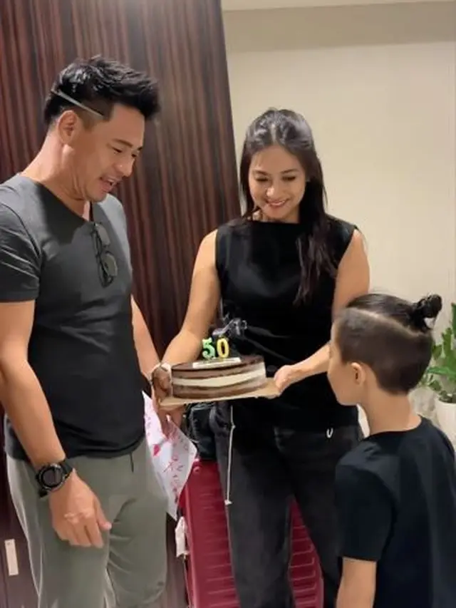 Rini Yulianti Beri Kejutan Ultah ke-50 Untuk Suami, Netizen Justru ...