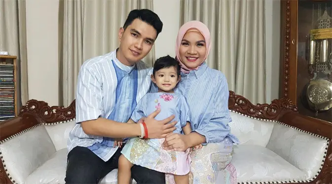 Kisah cinta pasangan ini berawal dari suatu tempat di Jakarta lewat teman Aldi yang juga teman Aisyah. Bersama dengan temannya tersebut, Aldi merasa nyambung ngobrol dengan Aisyah.(dok. Pribadi)