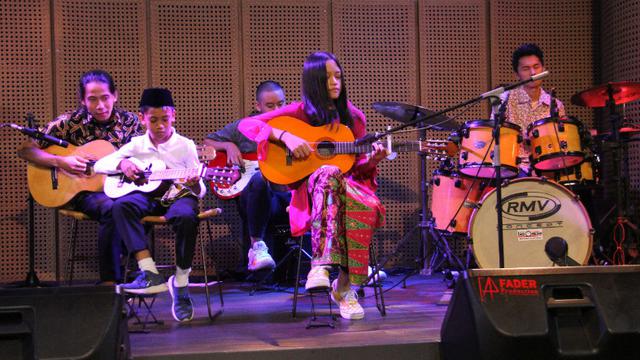 Siswa Arts Prima International Music School, ketika menggelar konser ”A Tribute to Indonesia” di Galeri Indonesia Kaya, Mall Grand Indonesia Jakarta. (ist)