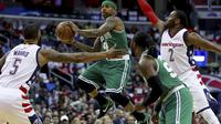 Isaiah Thomas saat melawan Washington Wizard pada laga Semifinal NBA, Kamis (4/5/2017) (AP Photo/Andrew Harnik)