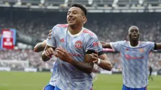 Menjelang dimulainya musim 2022/2023 di liga-liga top Eropa, beberapa pemain justru baru saja bepisah dengan klub yang terakhir dibelanya akibat habisnya masa kontrak. Berstatus pemain top Eropa, hingga kini mereka belum mendapatkan klub baru untuk berkompetisi di musim 2022/2023. Siapa saja sih? Berikut 7 pemain di antaranya. (AFP/Ian Kington)