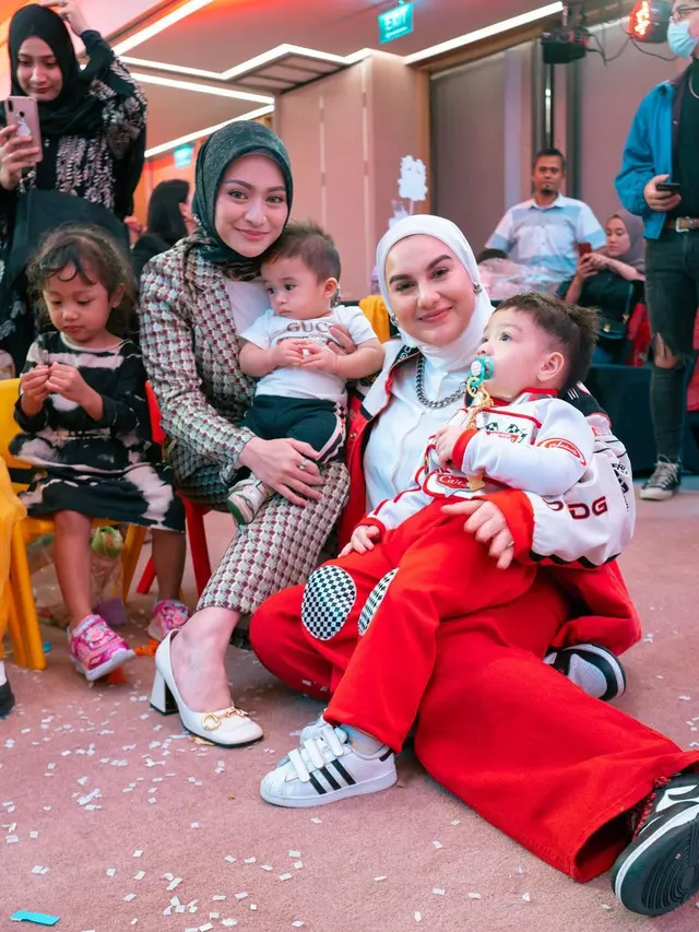 8 Potret Racing Style ala Irish Bella di Ulang Tahun Sang Anak, Dominasi Warna Merah