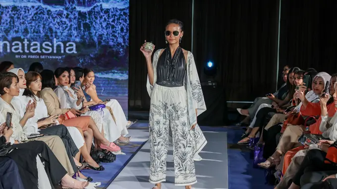 Purana dengan Natasha Skincare mengadakan Fashion Show bertema Summer Bliss dari koleksi Summer 2023 di Raffles Hotel Jakarta