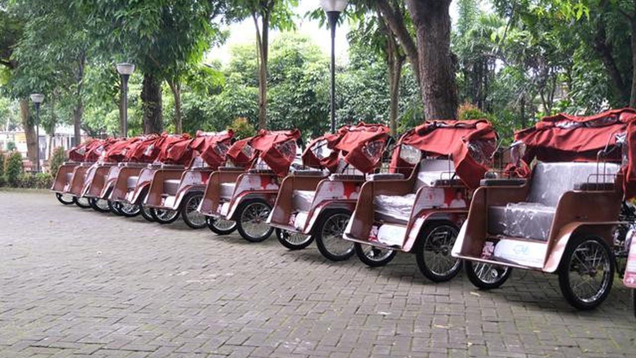Berkat Becak Listrik Gratis dari Prabowo, Penarik Becak Lansia di Kediri Tak Perlu Lagi Lelah Mengayuh