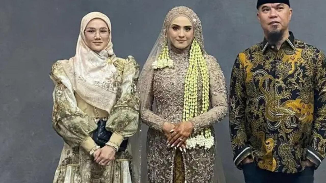 Potret Ahmad Dhani dan Mulan Jameela Kondangan di Bali, Curi Perhatian Kenakan OOTD Vintage Elegan