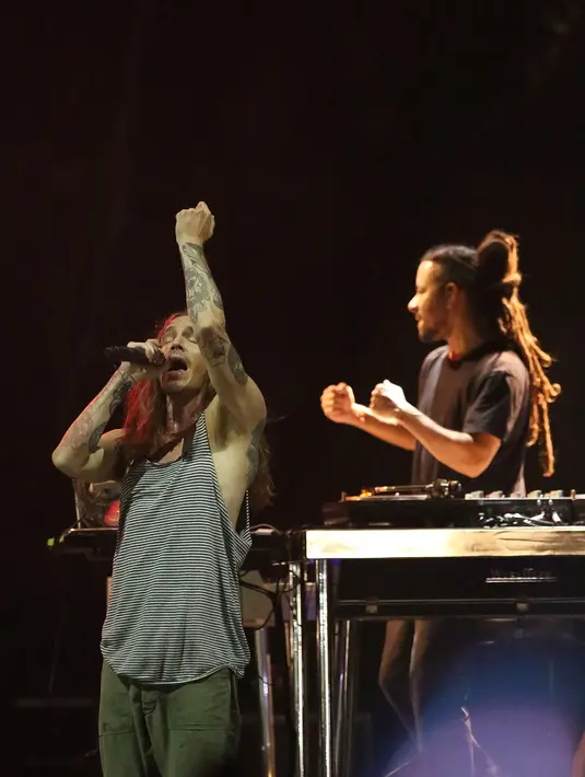 Tentunya kembalinya mereka membuat riuh penonton semakin menggema di Gambir Expo, Kemayoran, Jakarta (7/2). (Bambang E. Ros/Bintang.com)