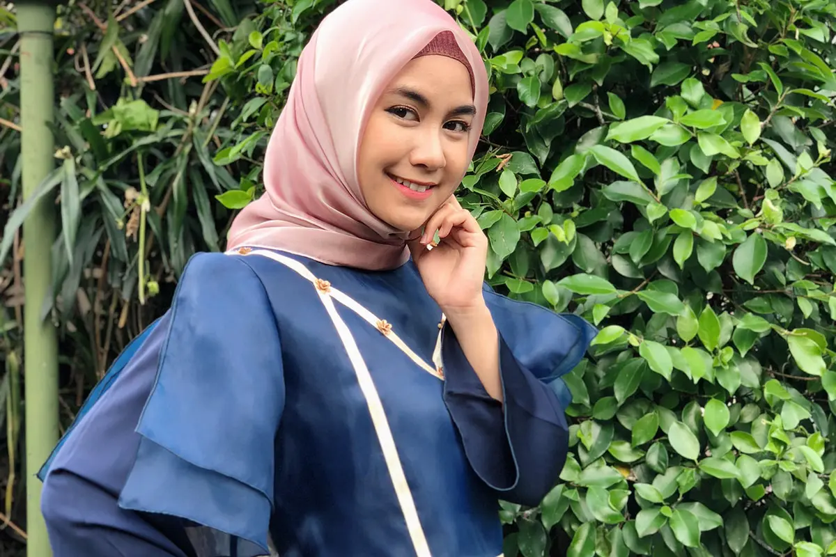 [Bintang] Hati Adem, Gaya 5 Seleb Berhijab Ini Bikin Jatuh Hati