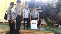 Ilustrasi – Bawaslu dan KPU Purbalingga menguji kekuatan kotak suara kertas. (Foto: Liputan6.com/Dinkominfo PBG/Muhamad Ridlo)