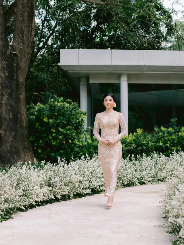 Berawal dari Cinlok, Ini Gaya Glenca Chysara Berkebaya Saat Resmi Dilamar Rendi Jhon