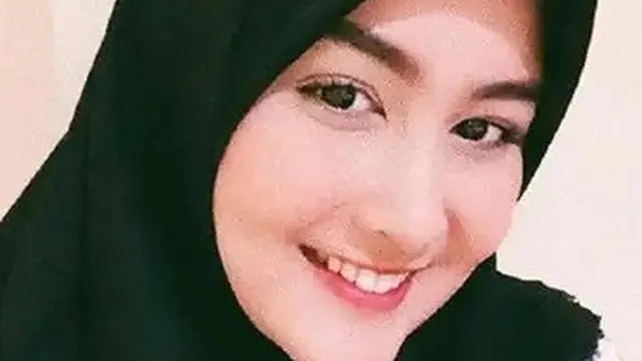 7 Potret Talitha Curtis Berhijab Lagi, Terharu Dihadiahi Tiket Umrah