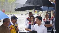 Wakil Presiden Republik Indonesia, Gibran Rakabuming Raka, melakukan kunjungan kerja ke Kantor Cabang Tol Tanjungpura, Jalan Tol Binjai&ndash;Langsa sepanjang 38,5km pada hari ini, Selasa (24/12). (dok: HK)