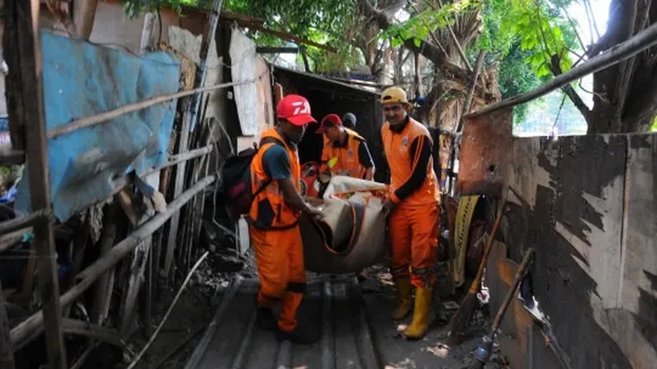 Wali Kota Jakarta Utara Ali Maulana Hakim menolak komentar soal petugas PPSU (Penanganan Prasarana dan Sarana Umum) dipaksa utang ke aplikasi Pinjaman Online (Pinjol).