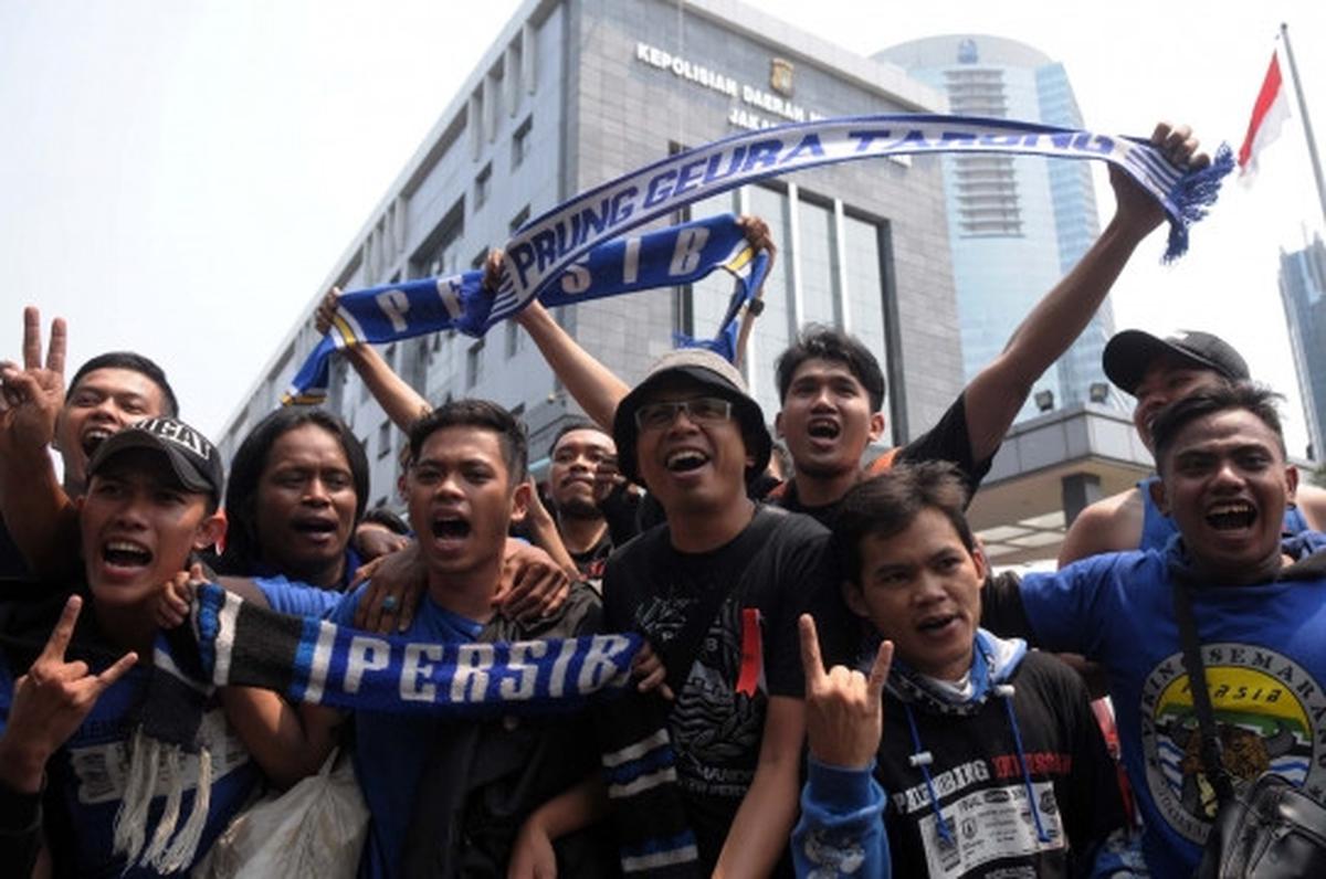 Rombongan Bobotoh tiba di Polda Metro Jaya