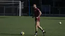 Pemain Persija Jakarta, Marko Simic, menggiring bola saat latihan di Lapangan ABC, Jakarta, Jumat (30/3/2018). Latihan ini persiapan jelang laga Liga 1 melawan Arema FC. (Bola.com/Vitalis Yogi Trisna)