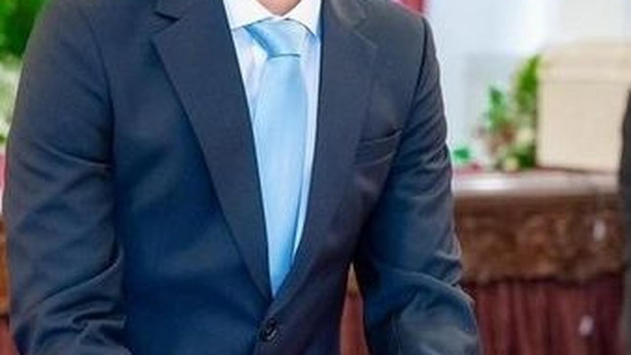 Berdasarkan pasal 6 Peraturan Presiden tersebut, hak keuangan dan fasilitas bagi penasihat khusus presiden setara dengan jabatan menteri. Gaji pokok untuk menteri negara sendiri telah ditetapkan dalam Peraturan Pemerintah Nomor 60 Tahun 2000.
