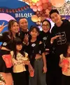 Ayu Ting Ting menggelar pesta meriah perayaan ulang tahun putrinya, Bilqis Khumairah Razak.  Acara berlangsung meriah dengan dihadiri banyak teman Bilqis dan juga keluarga. Hadir juga tamu spesial dalam acara ultah Bilqis ke-10. Berikut potret kemeriaahannya. [Youtube/Qiss You TV]