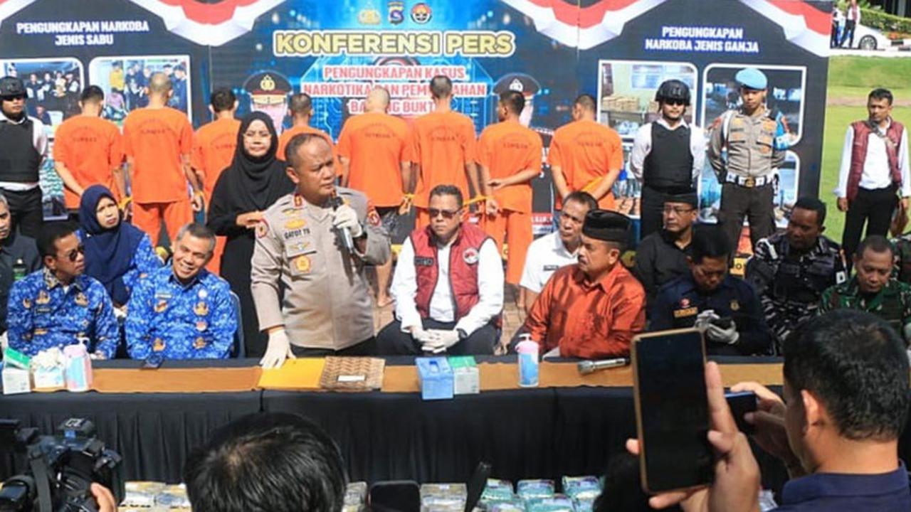 FOTO: Polda Sumbar Bongkar 37 Kasus Narkoba, 56 Tersangka Ditangkap