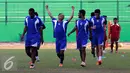 Skuat Arema saat menjalani sesi latihan terakhir di Stadion Gajayana Malang, Jumat (2/10/2015). Jelang laga menghadapi Sriwijaya FC, skuat Singo Edan menggeber sesi latihan secara tertutup. (Liputan6.com/Yoppy Renato)