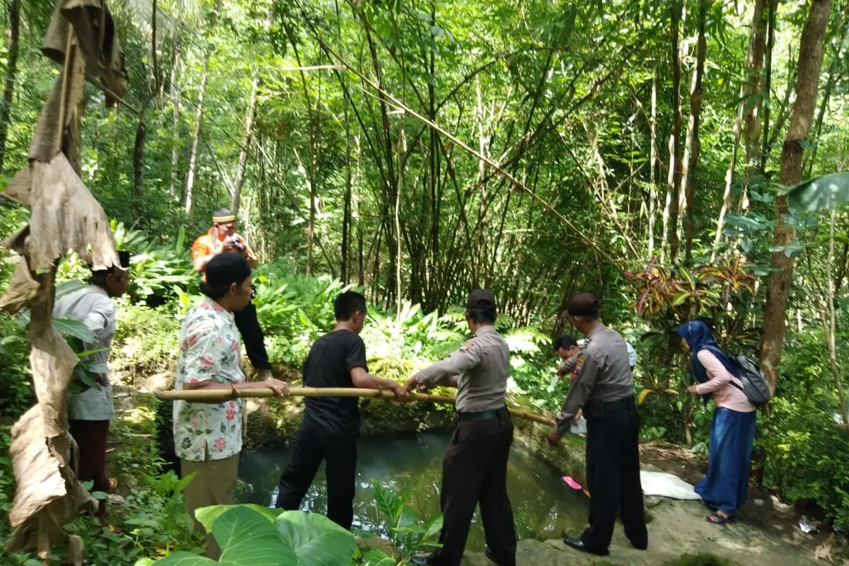 TKP tenggelamnya bocah berusia dua tahun di Kebumen. (Foto: Liputan6.com/Polres Kebumen/Muhamad Ridlo)
