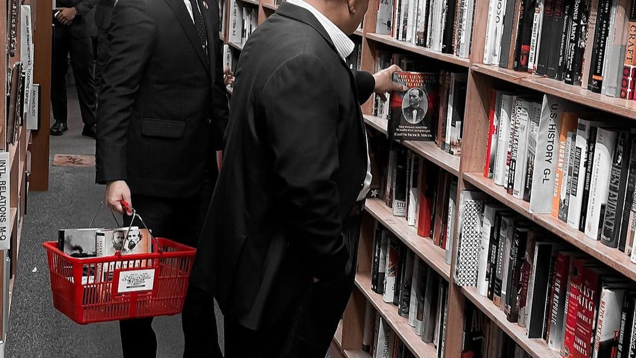 Sekpri Bocorkan Sekeranjang Belanjaan Prabowo di Amerika