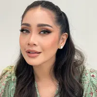 Tasya Farasya baru saja mengunggah beberapa potret Nagita Slavina yang dirias oleh dirinya. [Foto: Instagram/tasyafarasya]