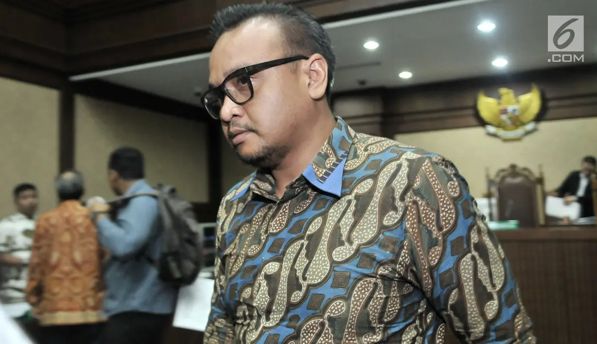 Mantan Direktur Operasional PT Murakabi Sejahtera, Irvanto Hendra Pambudi Cahyo saat menjalani sidang perdana kasus fee korupsi e-KTP di Pengadilan Tipikor, Jakarta, Senin (30/7). (Merdeka.com/Iqbal S Nugroho)