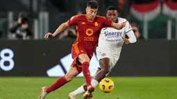 AS Roma menjamu Hellas Verona dalam lanjutan Liga Italia. Tuan rumah langsung berupaya menguasai jalannya pertandingan selepas sepak mula. (AP Photo/Andrew Medichini)