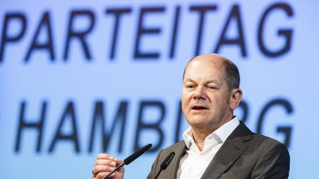 Menteri Keuangan Jerman Olaf Scholz berbicara dalam pertemuan partai Demokrat Sosial Hamburg di Hamburg, Jerman, Sabtu, 9 Juni 2018.
