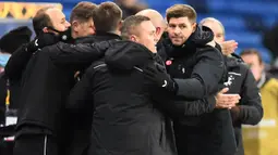 Gelandang legendaris Liverpool itu berhasil membawa anak asuhnya menjuarai Liga Skotlandia dengan tidak terkalahkan dalam 38 laga. (Photo by ANDY BUCHANAN / POOL / AFP)