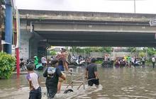 Cerita Tukang Jasa Gerobak Raup Untung Besar Imbas Banjir Puri Kembangan, Tiga Jam Dapat Rp800 Ribu