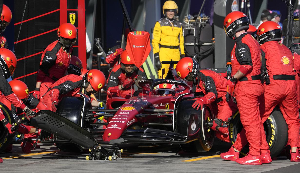 Selain itu, Leclerc juga berhasil mengklaim gelar Grand Slam pertamanya di Formula 1. Gelar ini dekatuhi sangat sulit didapatkan oleh seorang pebalap karena harus memenuhi beberapa syarat. (AP/Asanka Brendon Ratnayake)
