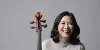 Veronica Tan tampil memukau debgan siluet yang sophisticated. Ia hadirkan aksen blouse dan celana dengan nuansa warna senada. [Foto: Instagram/ Veronica Tan]