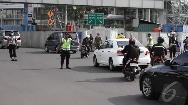 Uji Coba Larangan Sepeda Motor Lintasi Bundaran HI