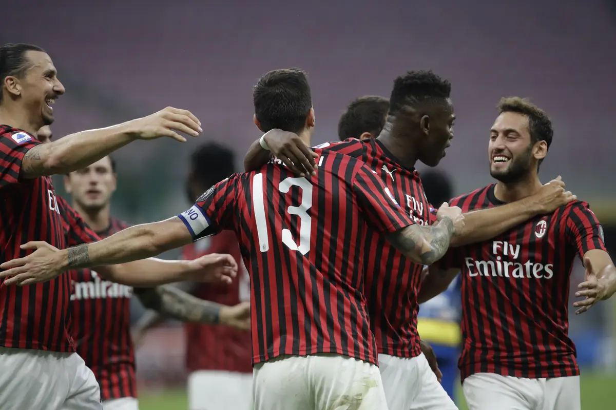 Selebrasi Pemain AC Milan saat Lumat Bologna
