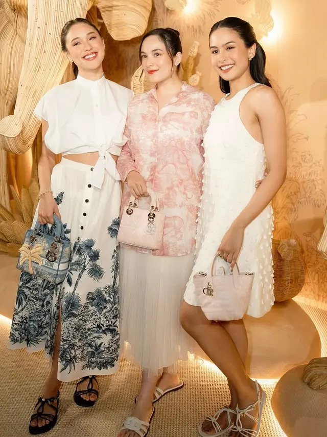 Chelsea Islan tampil Serba Dior. [@maudyayunda]