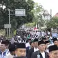 Ribuan masyarakat Kota Tangerang, Banten mengikuti kirab dalam rangka peringatan Hari Santri Nasional 2022. (Liputan6.com/Pramita Tristiawati)