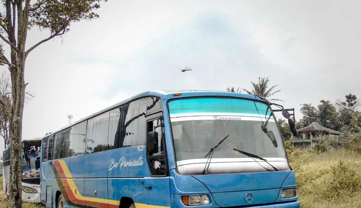 Restu Ibu tipe Skania dengan ciri khas lampu depan menggunakan kepunyaan Mercedes-Benz W123. (Source: Instagram/@_difaqp_)