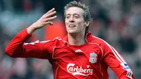 Striker Liverpool, Peter Crouch melakukan hat-trick sempurna ketika menghadapi Arsenal pada musim 2006/2007. Kala itu Arsenal kalah 1-4 dari Liverpool. Itu merupakan hat-trick pertama Crouch di level klub dan ia torehkan dengan cara luar biasa. (Foto: AFP/Paul Ellis)