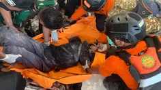 Detik-Detik Gempa NTT, Bangunan Roboh Timpa 3 Warga
