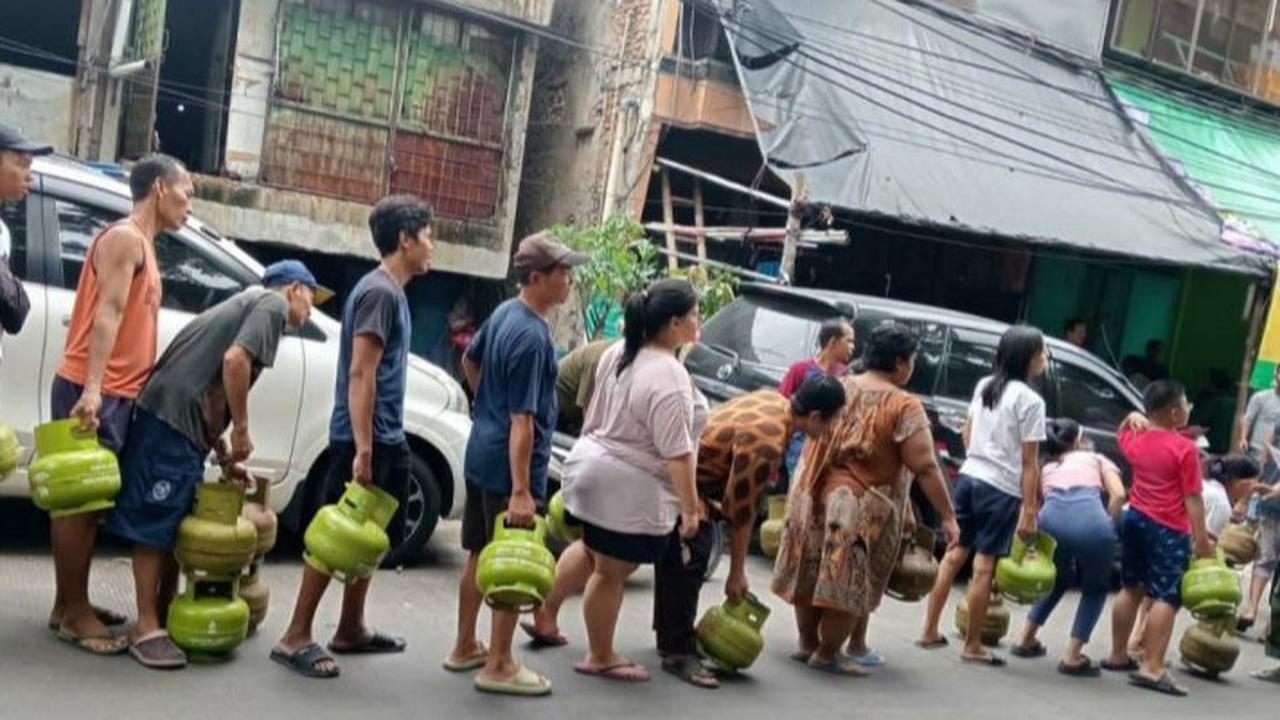 Cerita Warga Tak Masak Berhari-hari Gara-Gara Gas 3kg Langka