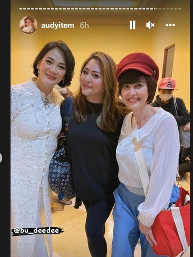 Audy Item di Lokasi Syuting Buku Harian Seorang Istri