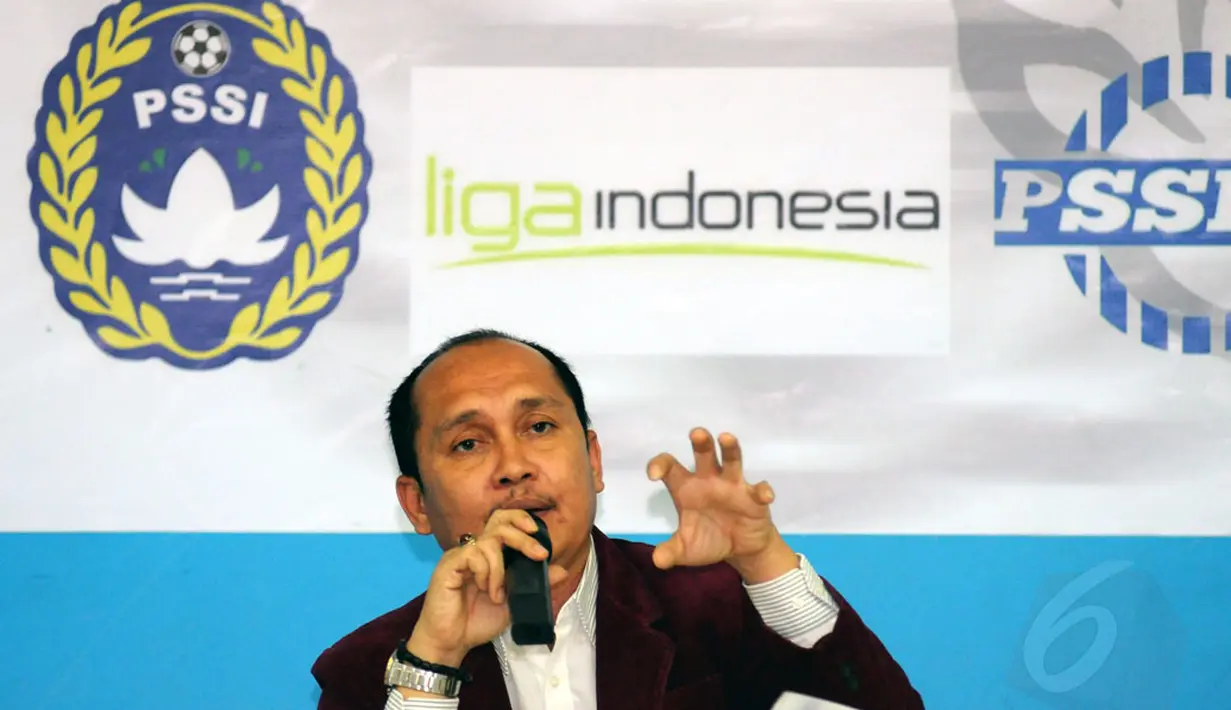 Pengurus PSSI bidang organisasi, Hadiyandra memberikan paparan saat diskusi "Sudah Kerja Apa Saja PSSI?" yang dihelat di Stadion GBK, Jakarta (15/12/2014). (Liputan6.com/Helmi Fithriansyah)