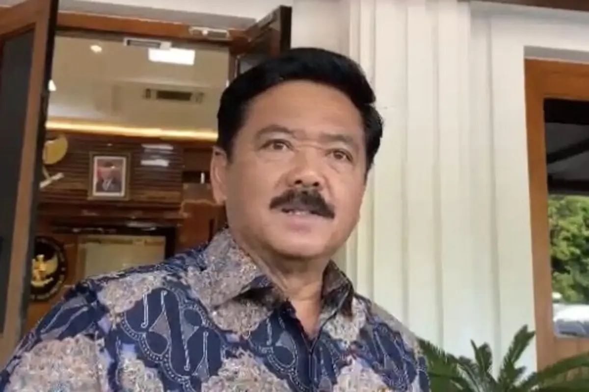 Menko Polhukam Hadi Tjahjanto di Kantor Kemenko Polhukam, Jakarta, Senin (27/5/2024) (Liputan6.com/Muhammad Radityo Priyasmoro)