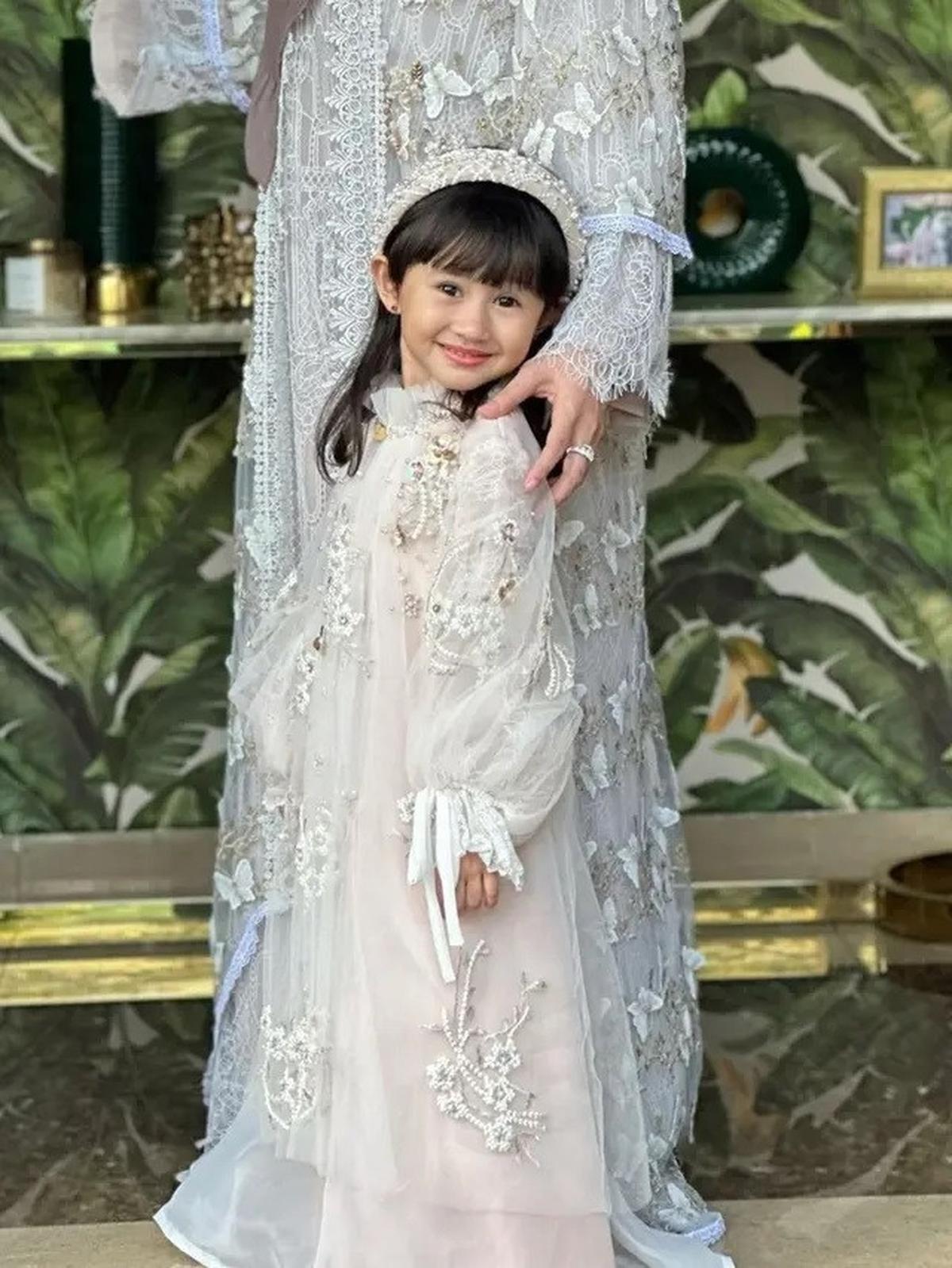 Inspirasi Gaya Baju Lebaran Anak Perempuan, Dari Princess Ala Khalisa Hingga Elegan ala Baby Xarena