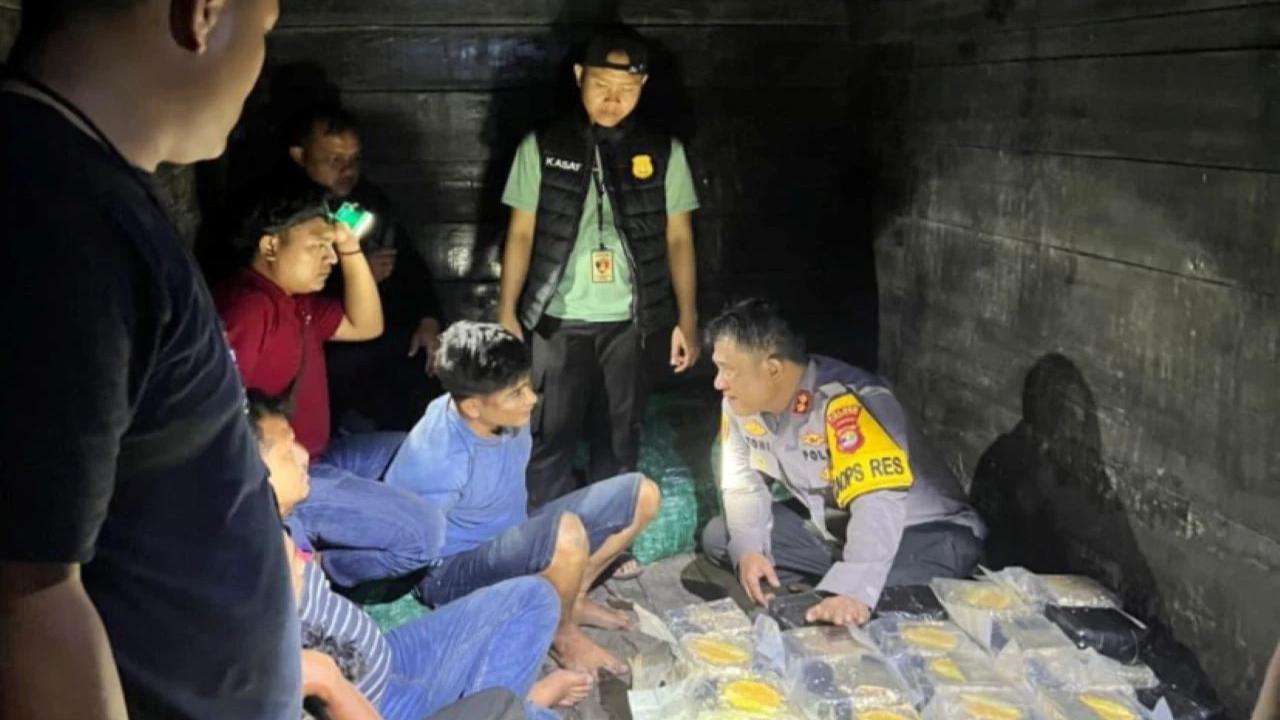 Polisi Tangkap Truk Bawa 122,51 Kg Sabu Berkedok Jengkol di Lampung