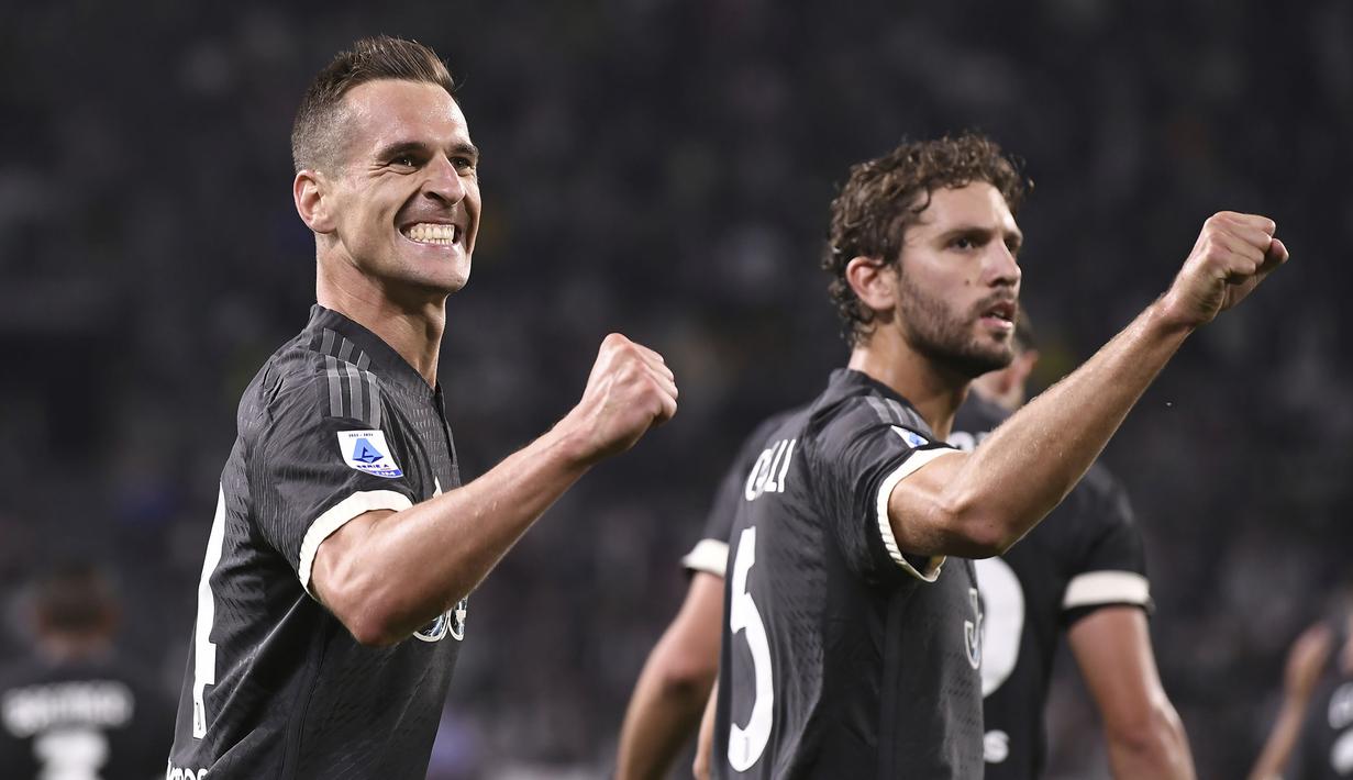 Pemain Juventus, Arkadiusz Milik (kiri) melakukan selebrasi setelah mencetak gol ke gawang Lecce pada laga lanjutan Liga Italia 2023/2024 di Allianz Stadium, Juventus, Italia, Rabu (27/09/2023). Ini merupakan gol pertamanya di Juventus pada musim 2023/2024. (AP Photo/LaPresse/Fabio Ferrari)