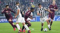 Pemain Juventus, Paulo Dybala berusaha menggiring bola selama pertandingan Grup D Liga Champions di markas Juventus, Stadion Allianz, Rabu (22/11). Barcelona cuma mendapatkan hasil imbang 0-0 dengan Juventus. (Alessandro Di Marco/ANSA via AP)