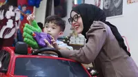 Potret Hangat Putri Delina dan Sule Rayakan Ultah Adzam, Penuh Senyum Kebahagiaan
