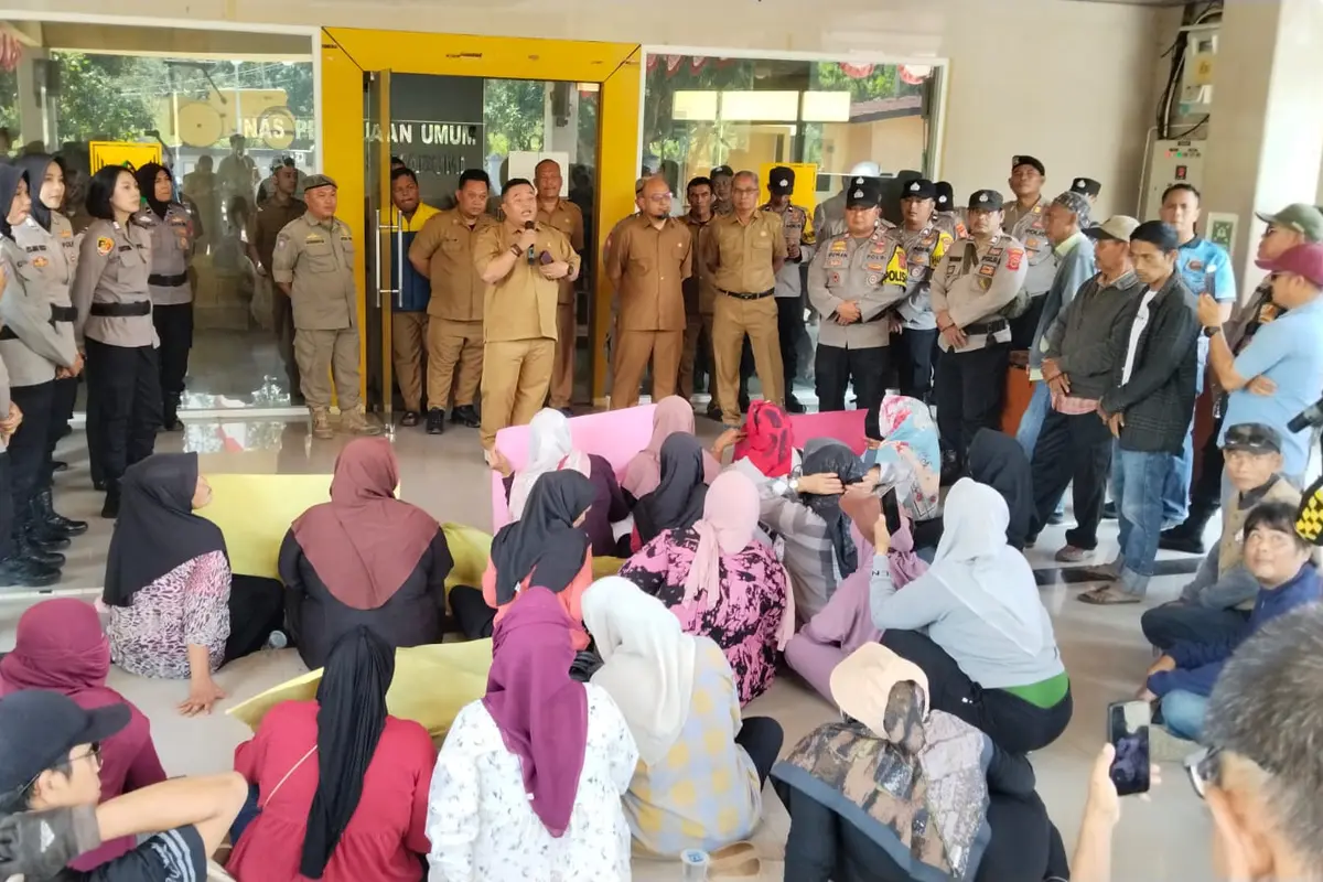 Krisis air mendorong emak-emak Sukabumi protes ke Dinas PU